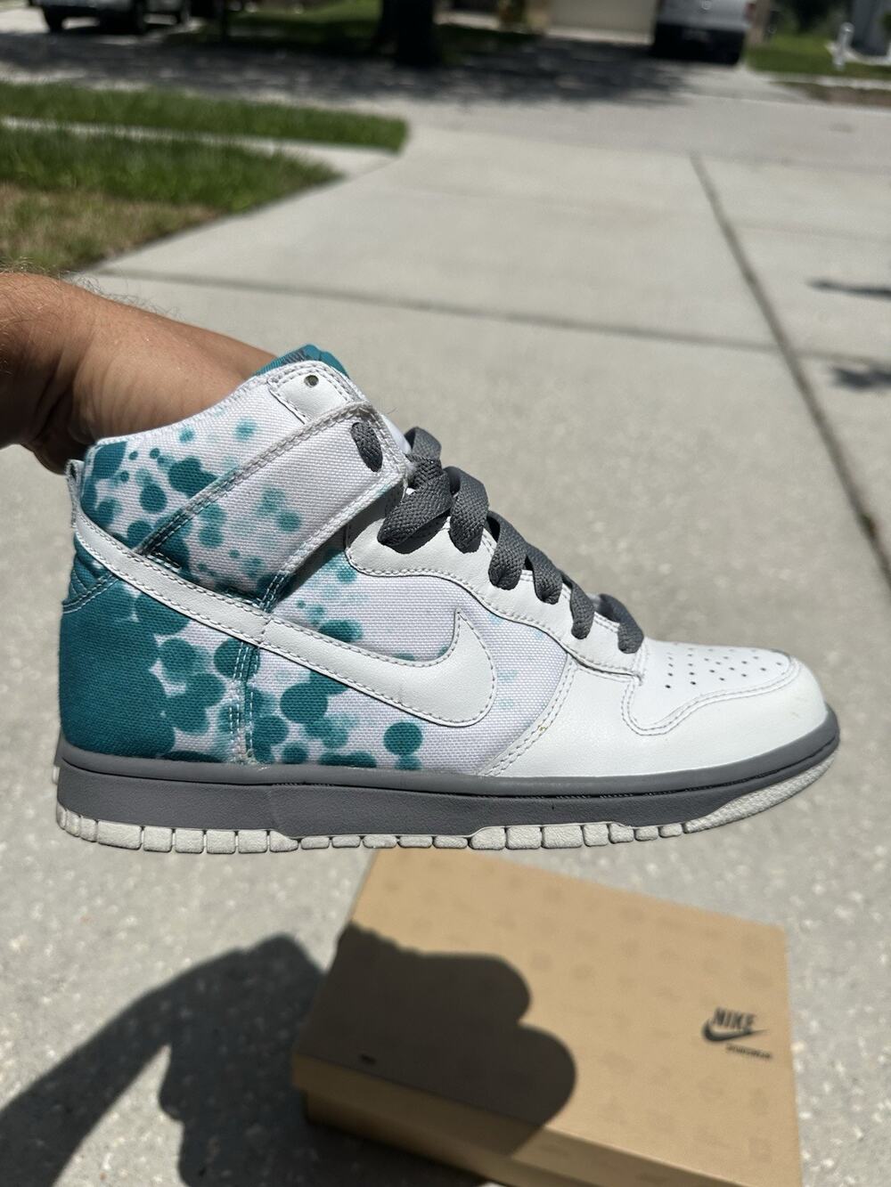 Size 8.5 WOMENS Nike Dunk High White Radiant Emerald White RARE